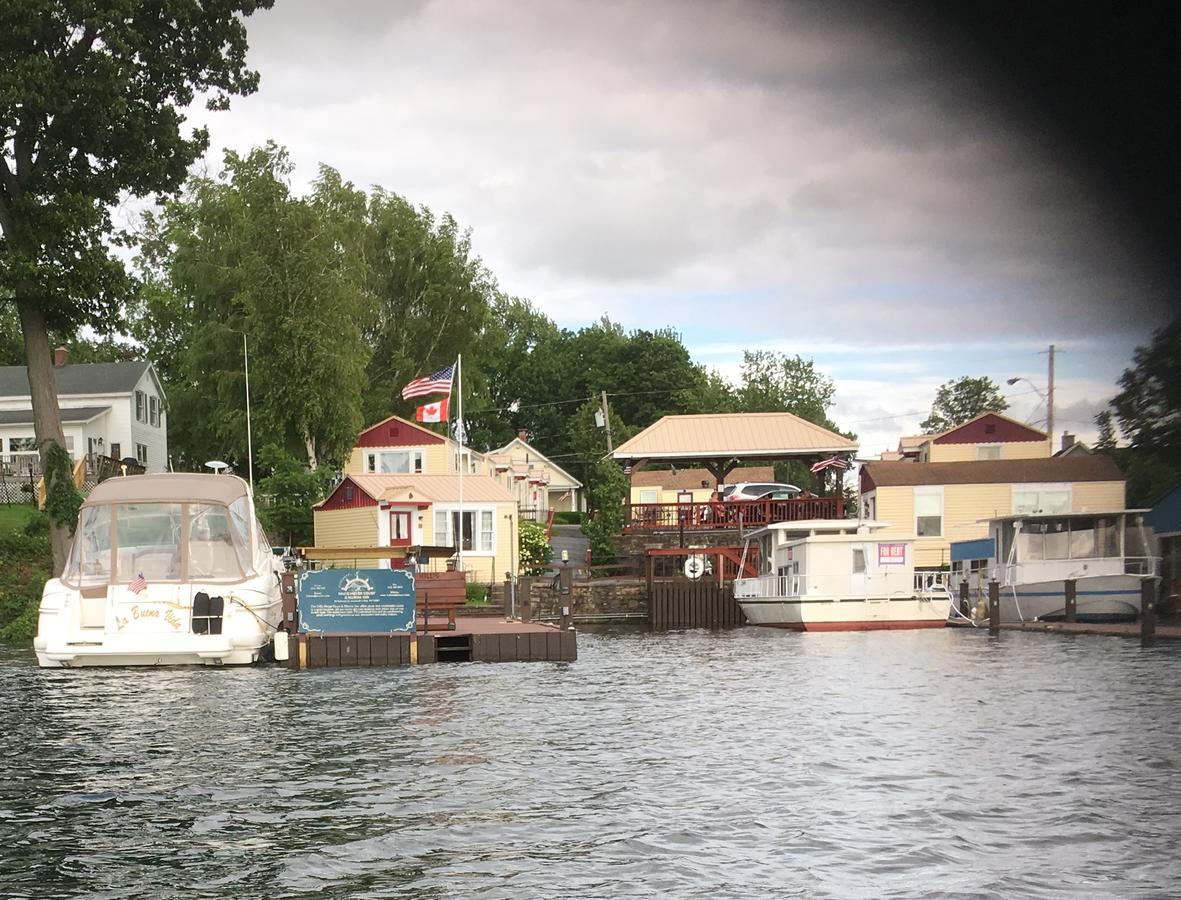 Hills Motor Court & Marina Motel Alexandria Bay Exterior photo