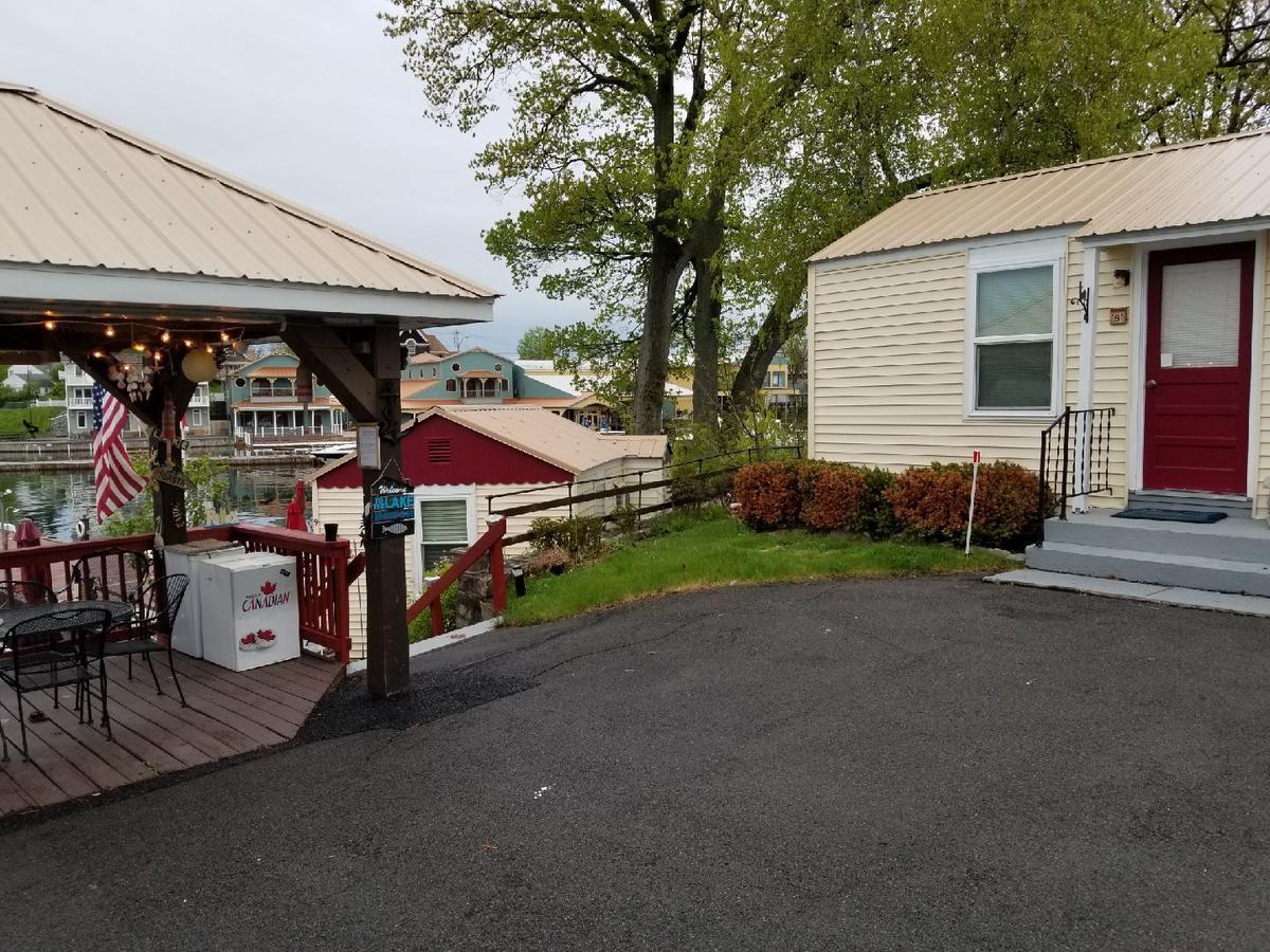 Hills Motor Court & Marina Motel Alexandria Bay Exterior photo