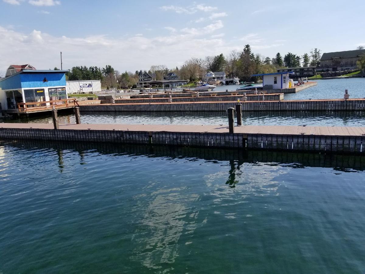 Hills Motor Court & Marina Motel Alexandria Bay Exterior photo