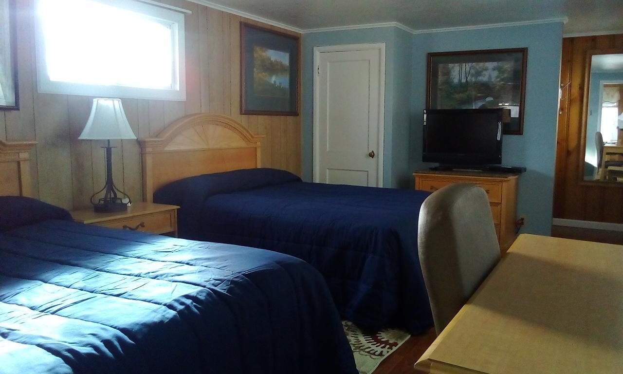 Hills Motor Court & Marina Motel Alexandria Bay Exterior photo