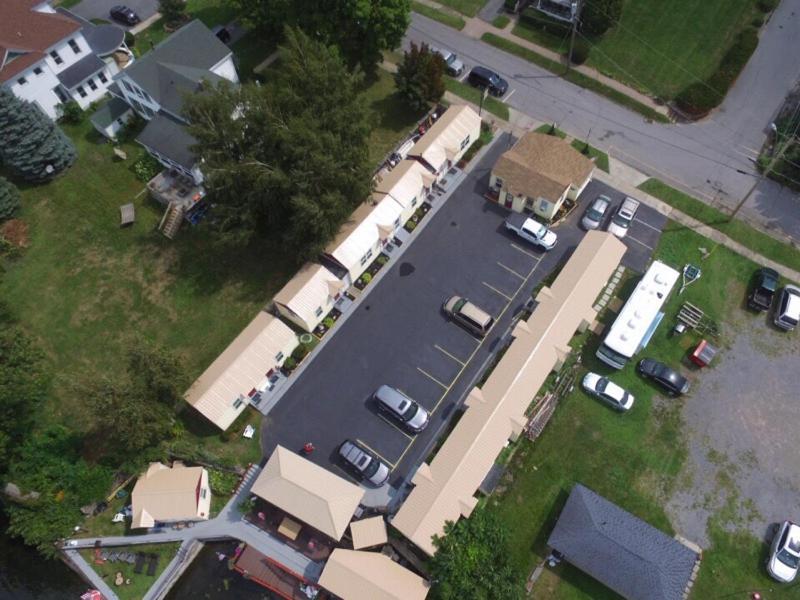 Hills Motor Court & Marina Motel Alexandria Bay Exterior photo