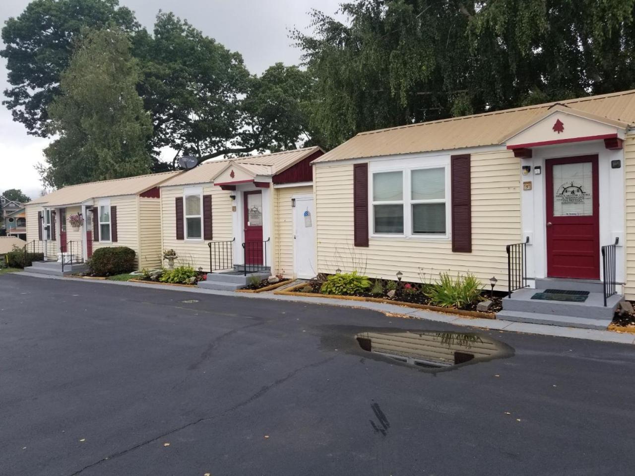 Hills Motor Court & Marina Motel Alexandria Bay Exterior photo