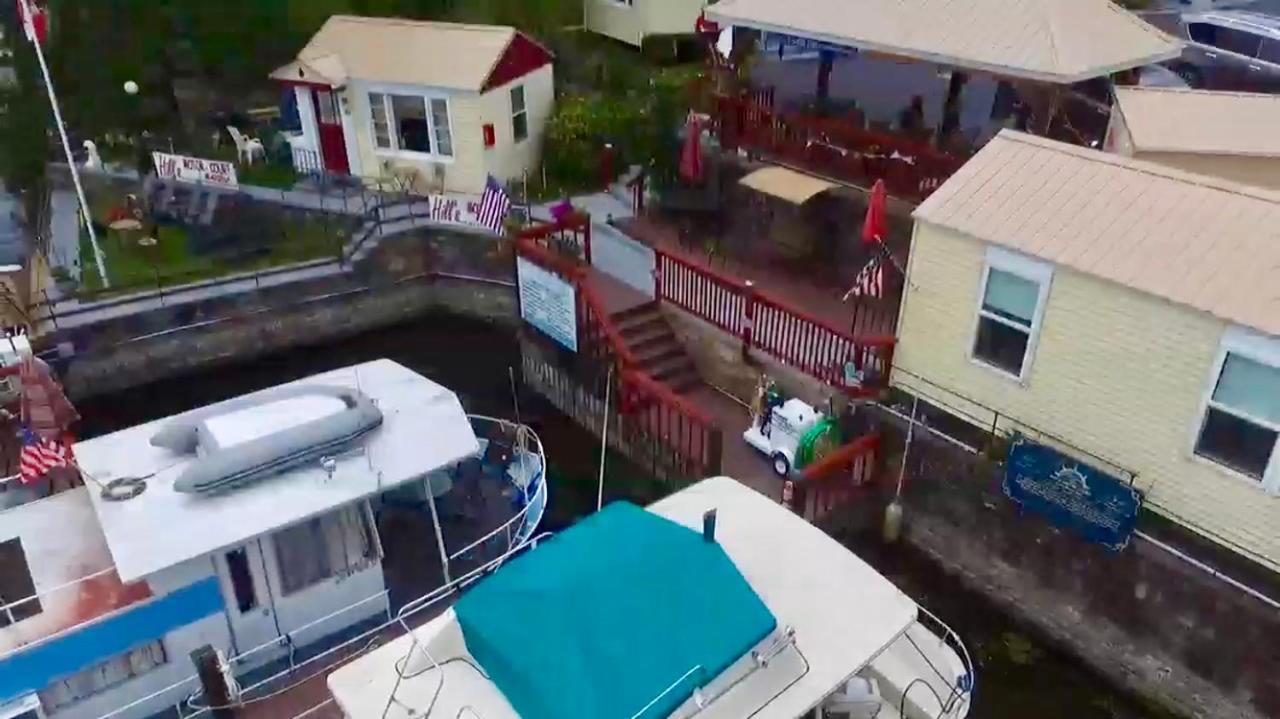 Hills Motor Court & Marina Motel Alexandria Bay Exterior photo